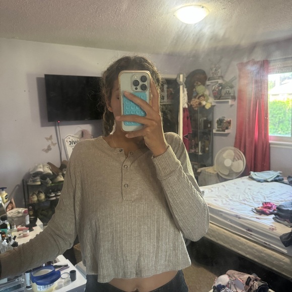Hollister long sleeve crop top - Picture 2 of 3